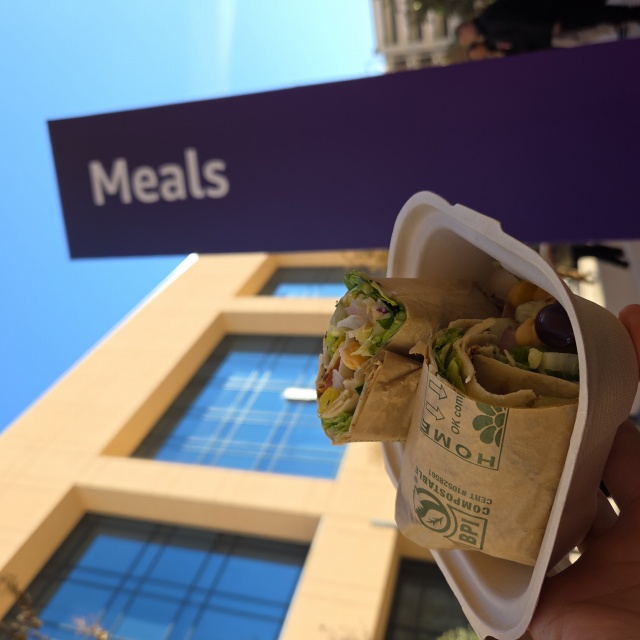 外で食べるにはちょっと寒い